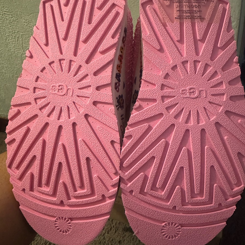 UGG Kids' Colorful Graphic One Piece - Picture 3 of 5